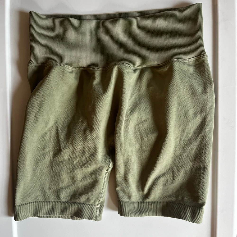 Butt scrunch biker shorts